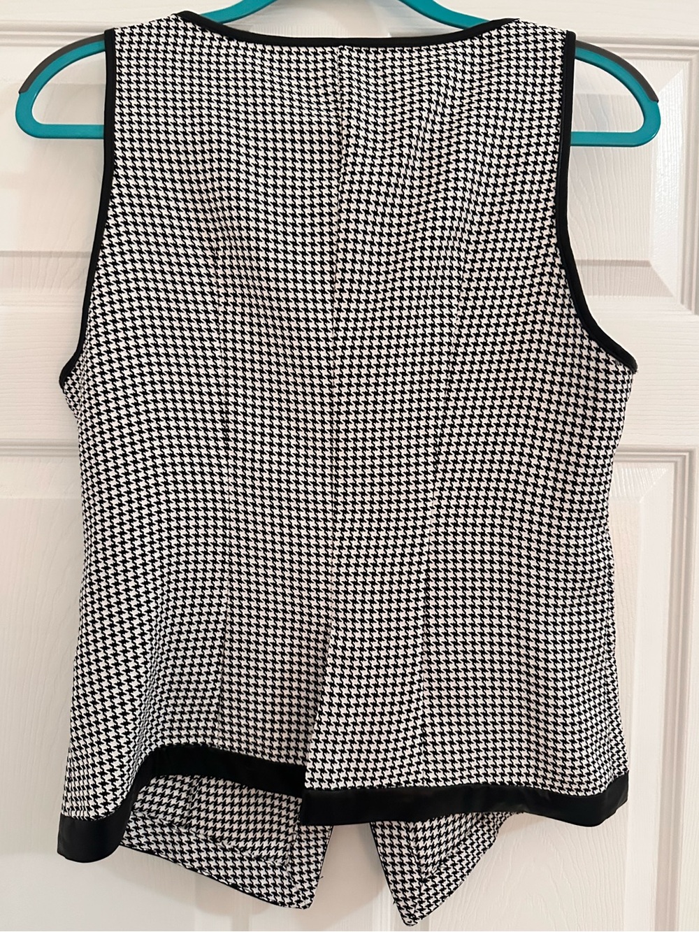 Commense Black & White Houndstooth Sleeveless Vest Top Gold Buttons Size Large - Picture 9 of 12